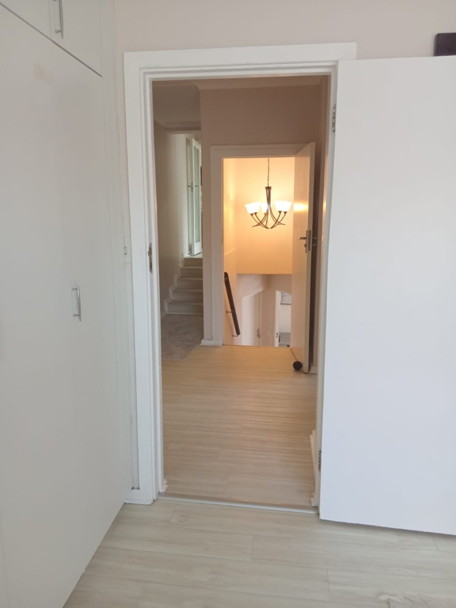 6 Bedroom Property for Sale in Gonubie Eastern Cape